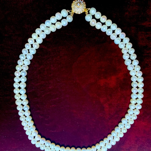Real Pearl Necklace With Diamonds and Gold Clasp - Picture 2 of 16